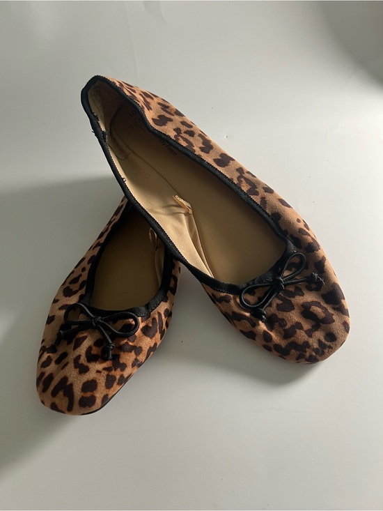 Time and Tru Shoes - Time and Tru Leopard Print Flats with Black Trim and Bow Accent Size 10